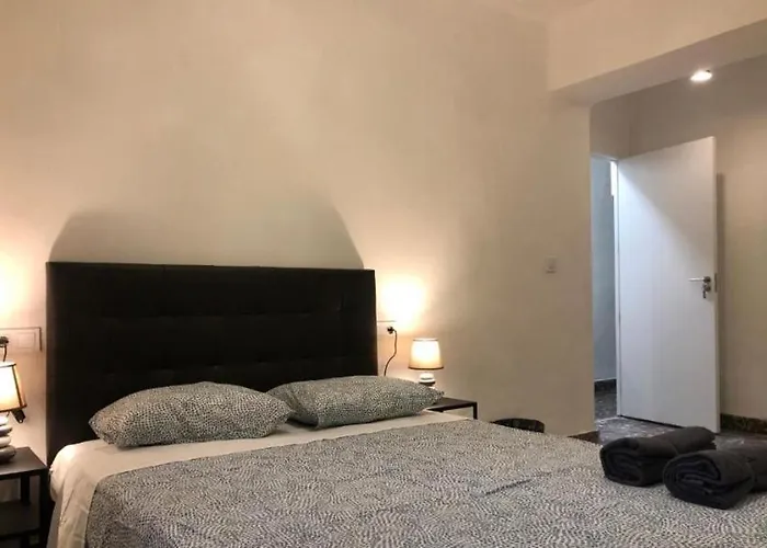 Habitaciones Privadas Y Economicas A Un Paso De Cortes Valencianas